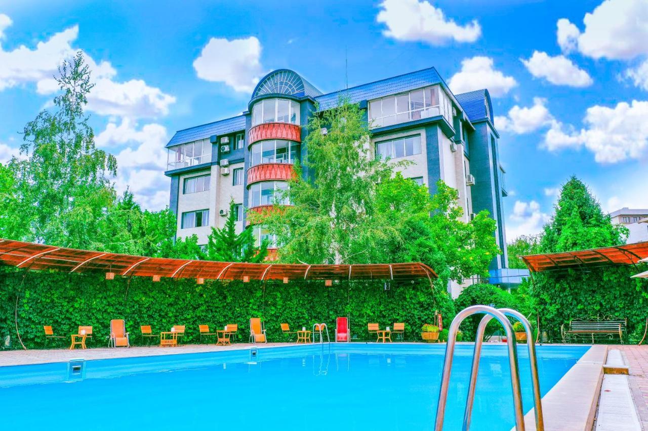 Hotel Golden Dragon Bishkek Exterior foto