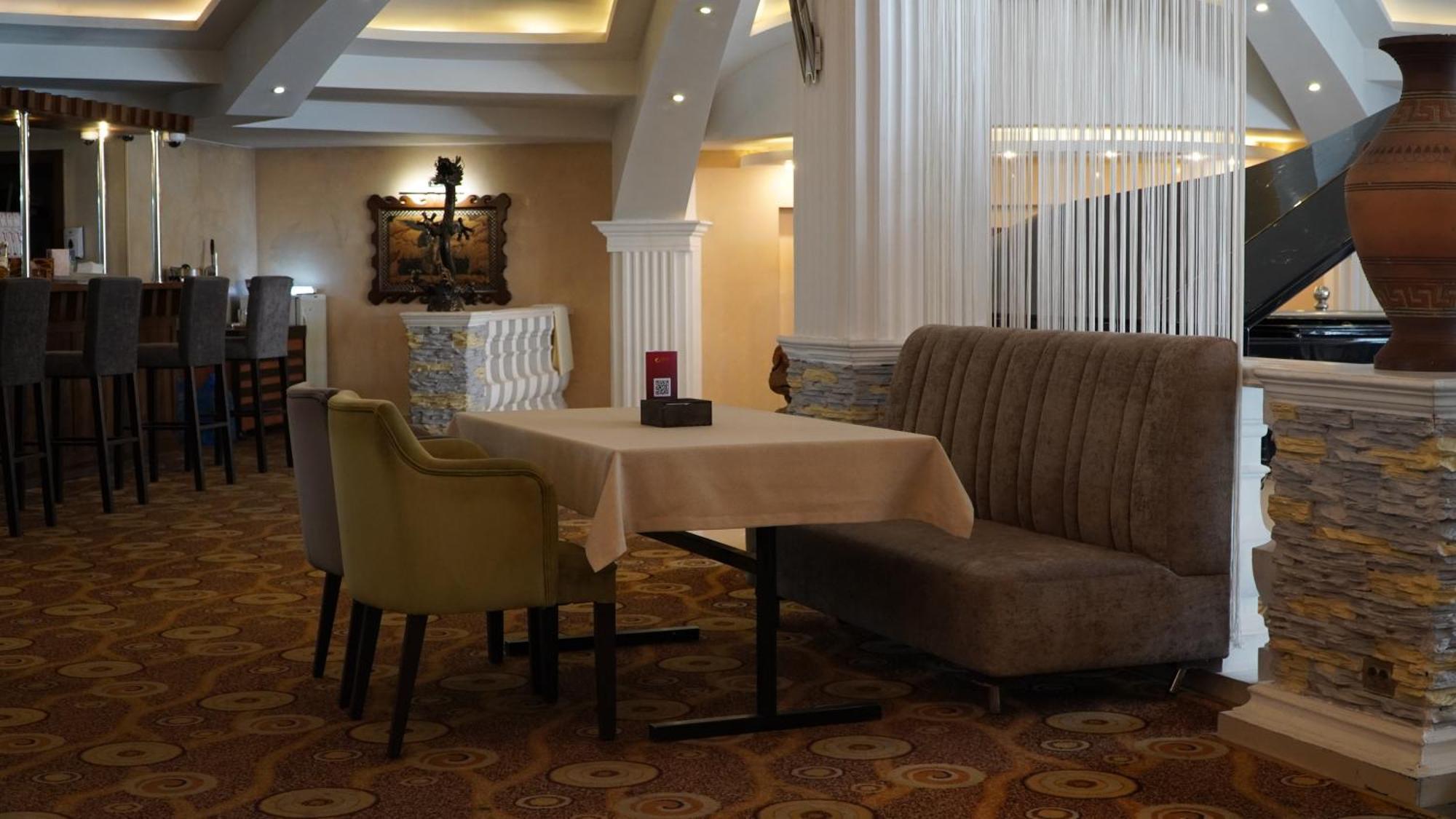 Hotel Golden Dragon Bishkek Exterior foto