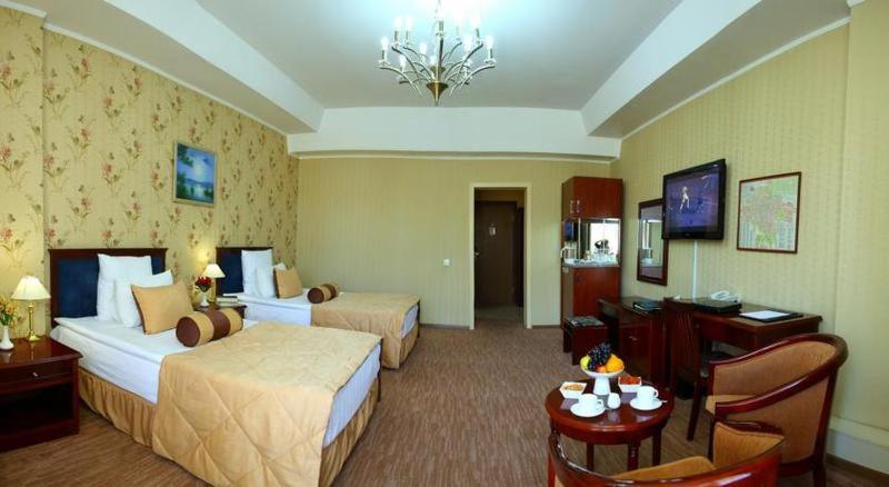 Hotel Golden Dragon Bishkek Habitación foto