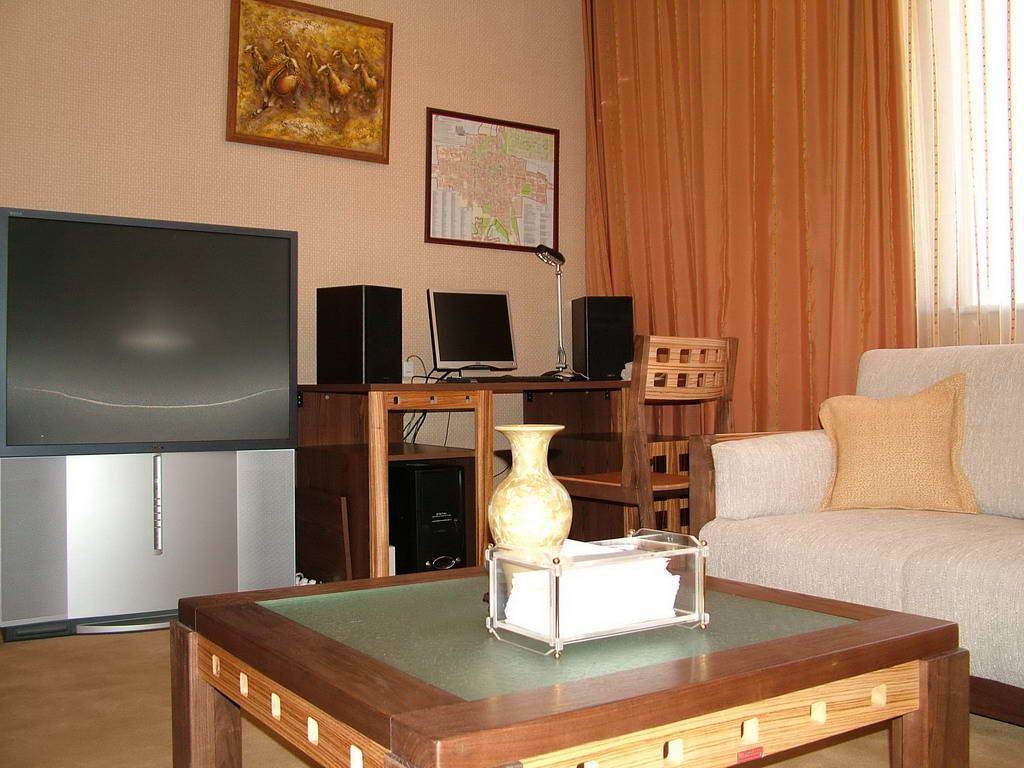 Hotel Golden Dragon Bishkek Exterior foto