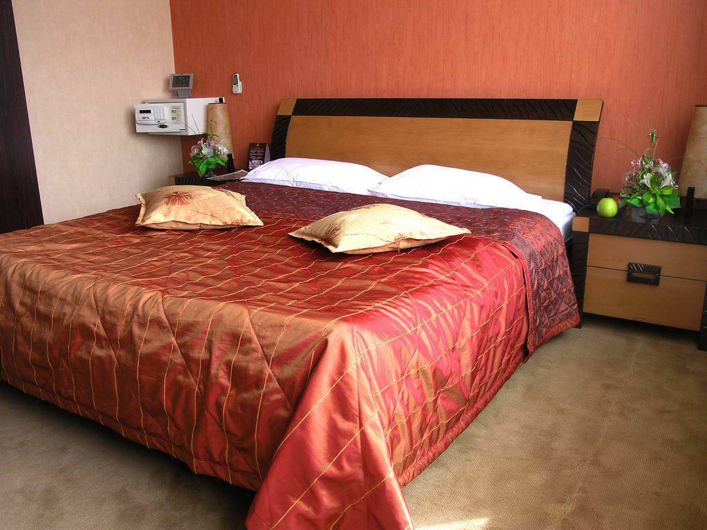 Hotel Golden Dragon Bishkek Exterior foto