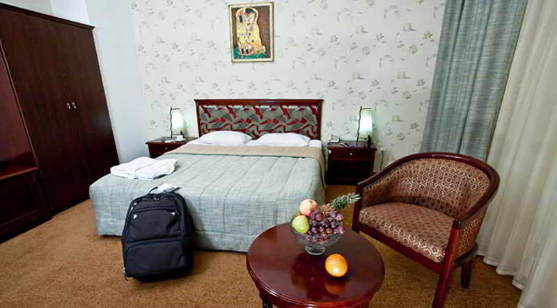Hotel Golden Dragon Bishkek Exterior foto